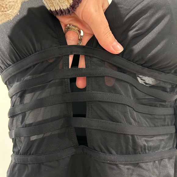 La Blanca Black Island Goddess Over the Shoulder Mesh One Piece Swimsuit - Picture 5 of 9